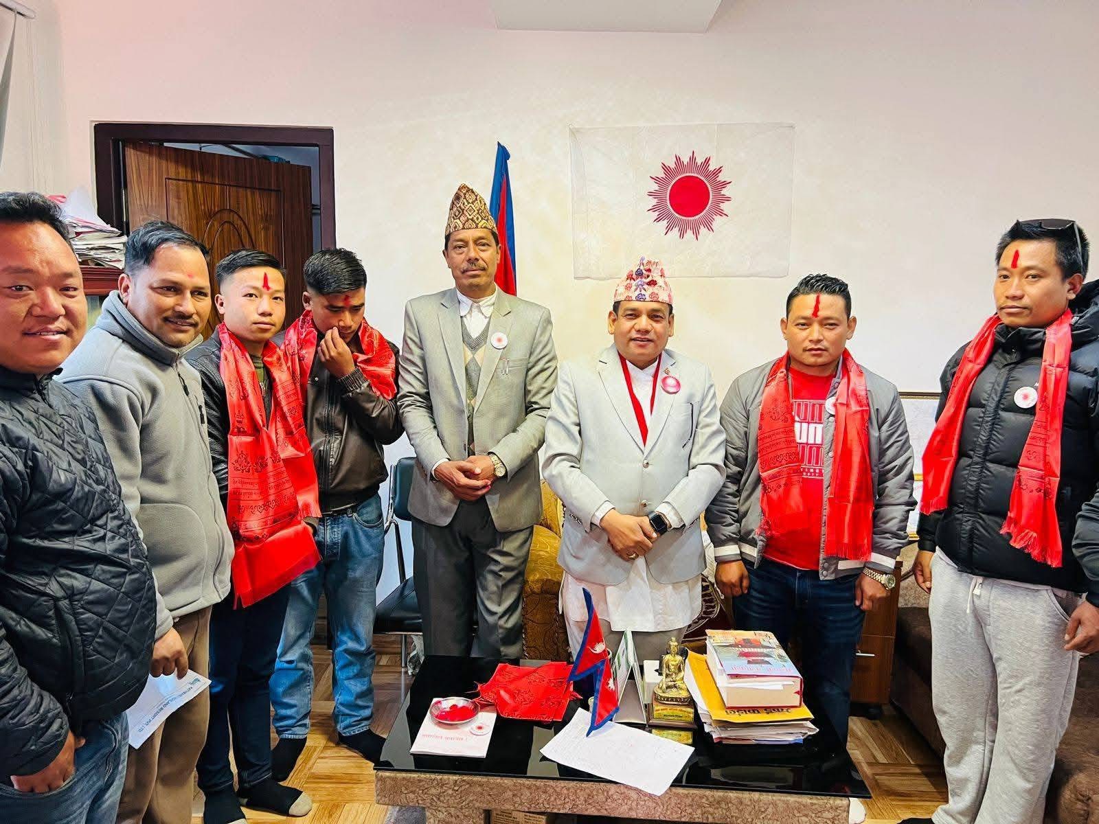 तरुण दलका जिल्ला उपाध्यक्षसहित पाँच युवा एमालेमा प्रवेश