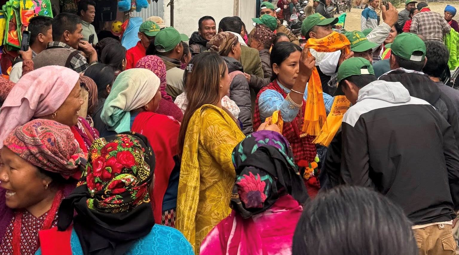 कांग्रेसलाई गम्भीर धक्का : किस्पाङमा कांग्रेसका एकसयभन्दा बढी कार्यकर्ताले पार्टी छाडे