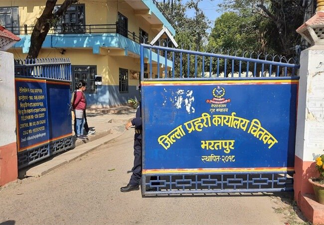 महिलालाई बलात्कार गरेको आरोपमा  खैरहनीका इन्स्पेक्टर पक्राउ