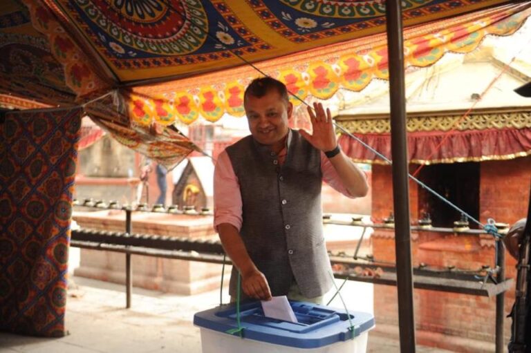 गगन थापाले गरे मतदान, आफैलाई भने मतदान गर्न पाएनन्