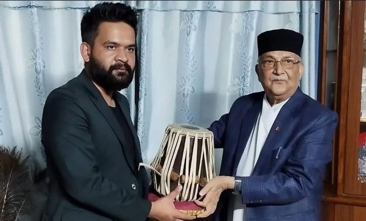 ओलीले यो तस्बीर राख्दै बालेनलाई यसरी दिए बधाई
