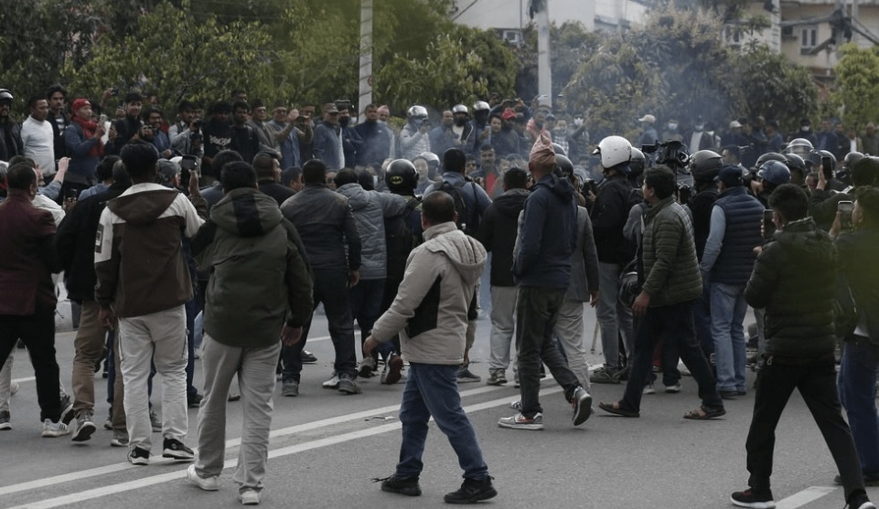 एमाले प्रदर्शनमा पक्राउ परेका ६ जना रिहा, एक बैंकिङ कसुरका फरार अभियुक्त