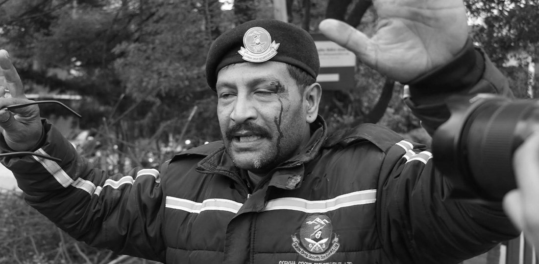 भित्र छिर्न नदिएको आक्रोशमा एमाले कार्यकर्ताले कुटे गेटपाले