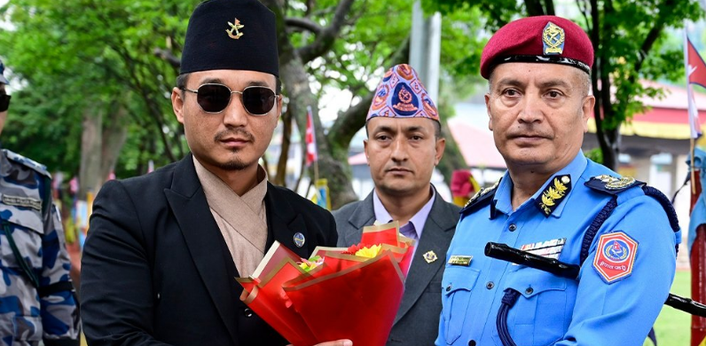 जागिर छाड्नेको लर्को रोक्न नसकेको भन्दै आईजीपी बने भावुक, गृहमन्त्री मञ्चबाट जुरुक्क उठे