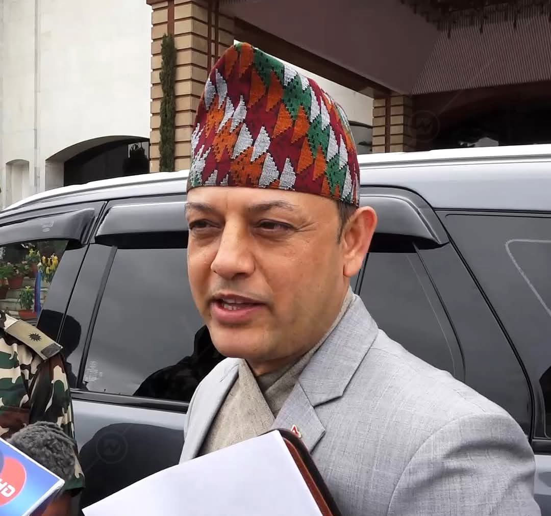 यसकारण  रास्वपा परित्याग गर्दै उपसभापति डिपी अर्याल