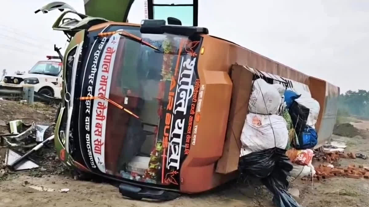 नेपाल–भारत मैत्री बस दुर्घटना, एक महिने बालिकासहित ९ जना घाइते