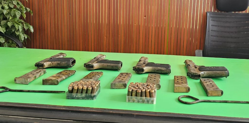 यसरी बिष्णुमति खोला किनारमा भेटियो ४ थान पेस्तोल र ५८ राउण्ड गोली