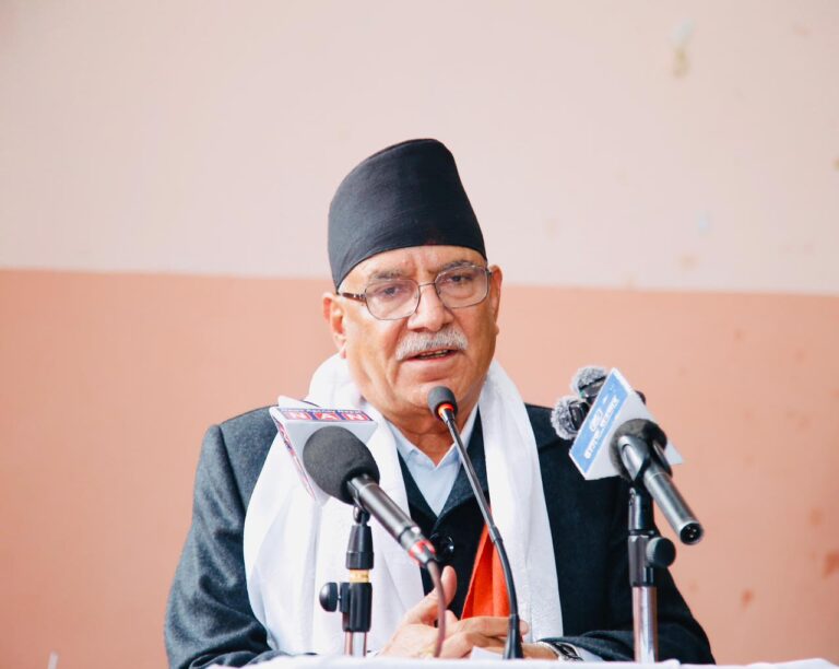 देउवालाई प्रचण्डको चेतावनी : ‘संविधानभन्दा बाहिर गए देश दुर्घटनामा पर्न सक्छ’