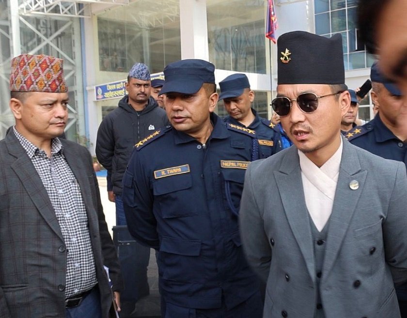 राजीनामा बुझाएर प्रधानमन्त्री कार्यालयबाट बाहिरिए सुधन गुरुङ