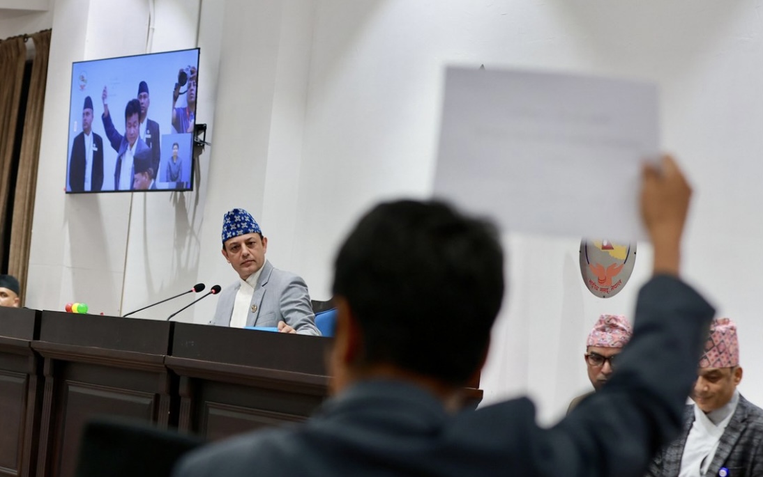 सभामुखले नियमावलीमा टेकेर सचेत गराएपछि हर्क राईले नियमावलीमै टेकेर उठाए प्रश्न, नियमावलीले के भन्छ ?