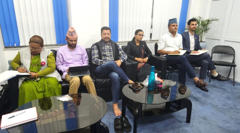 रास्वपाले गर्यो बारा जिल्ला समिति विघटन