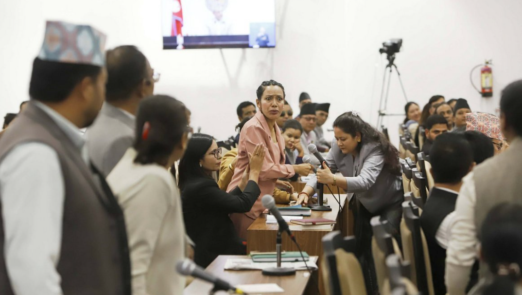 प्रतिनिधिसभा बैठकमा आशिका तामाङ जंगिएपछि‍‍‍‍….
