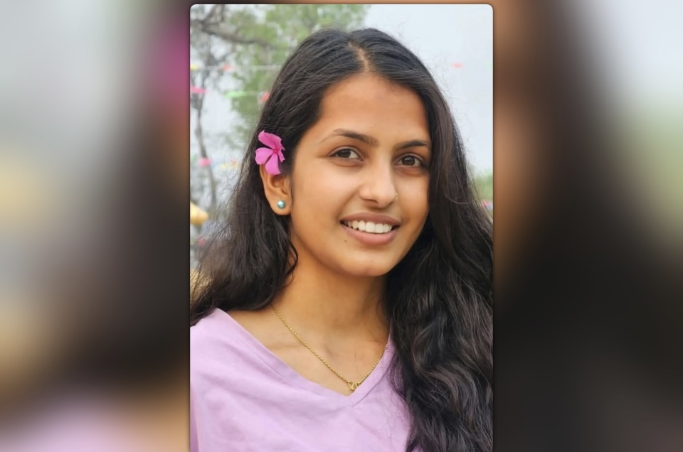 सुपादेउराली झोलुङ्गे पुलबाट हा’मफालेकी सरिता