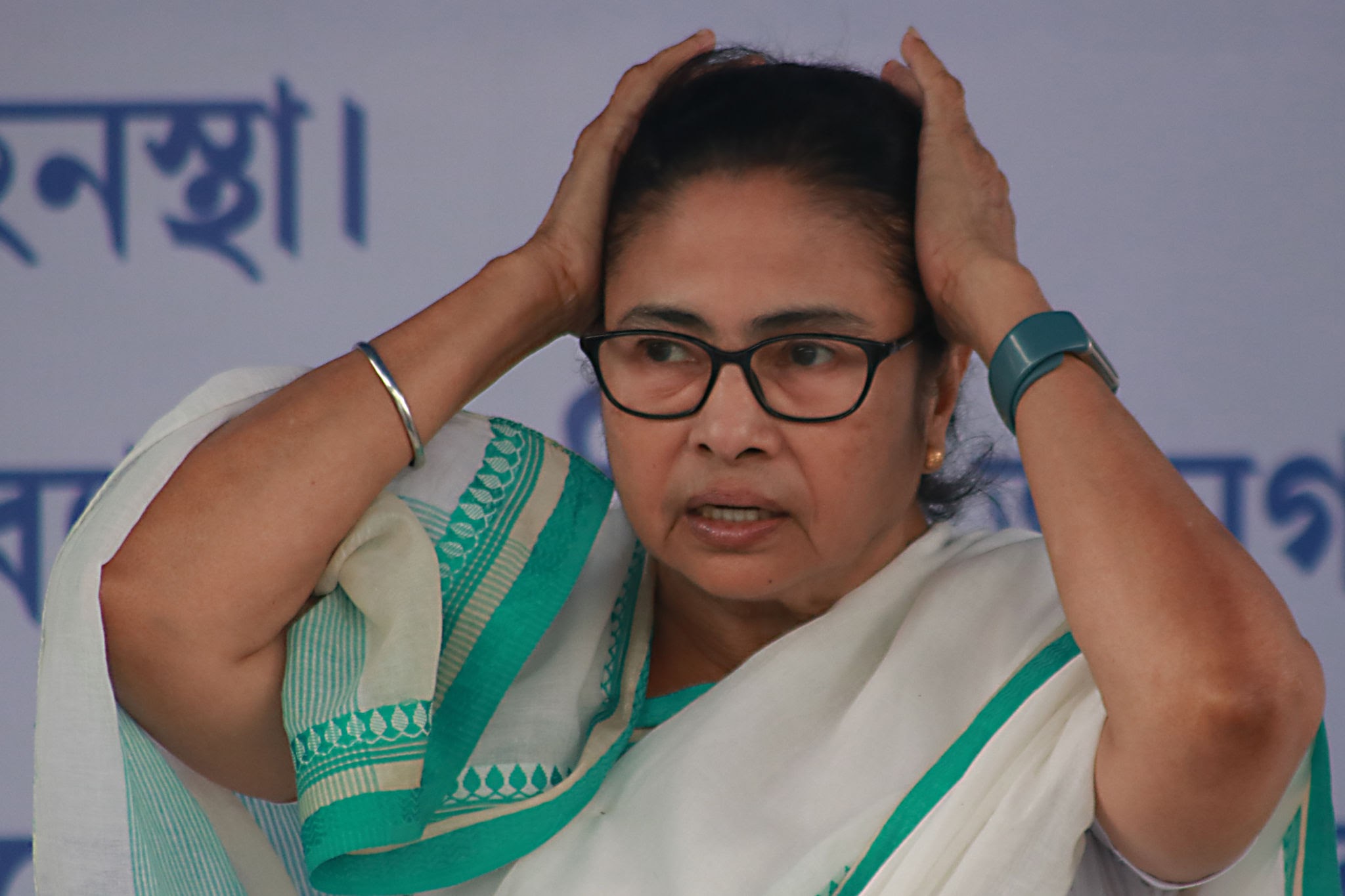 अध्यक्ष पदबाट हटाइयो ममता बनर्जीलाई