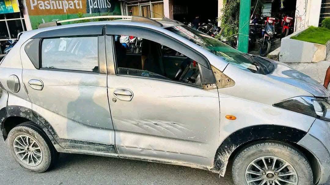 कांग्रेस नेता घिमिरे सवार गाडीलाई भारतीय ट्रकको ठक्कर
