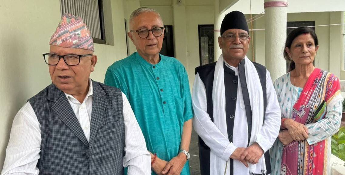 किन पुगे शेखर कोइरालालाई भेट्न उनकै निवासमा प्रचण्ड र माधव नेपाल