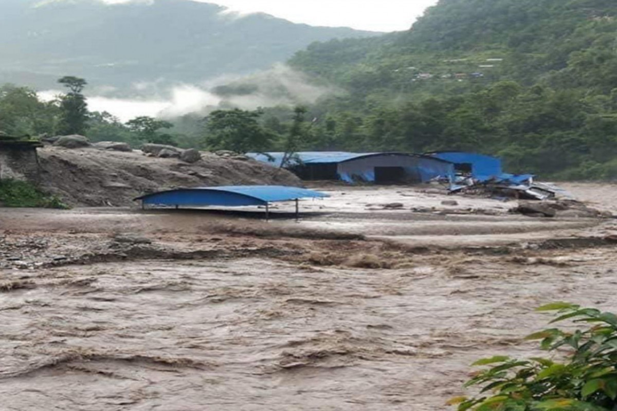 यी जिल्लाका नदीमा आकस्मिक बाढीको जोखिम, सतर्क रहन महाशाखाको आग्रह