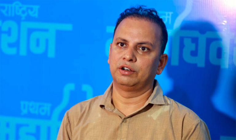 मनिष झाको सरकारलाई प्रश्न– ‘यस्तो बचपना देखाएर राजकाज चल्छ ?’