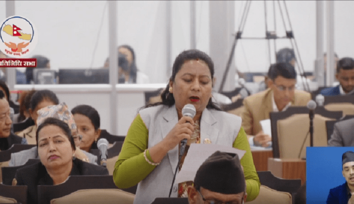 संसद्‌मा हरिनादेवी कामीको प्रश्न– बसको रङ निलो बनाएर महिला सुरक्षित हुन्छन् ?