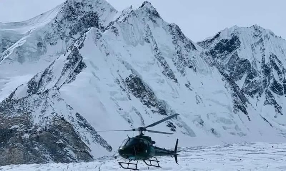 पाकिस्तानबाट आरोहीको टेलिफोन- हिमपहिरोको अवस्था दुर्भाग्यपूर्ण देखिन्छ