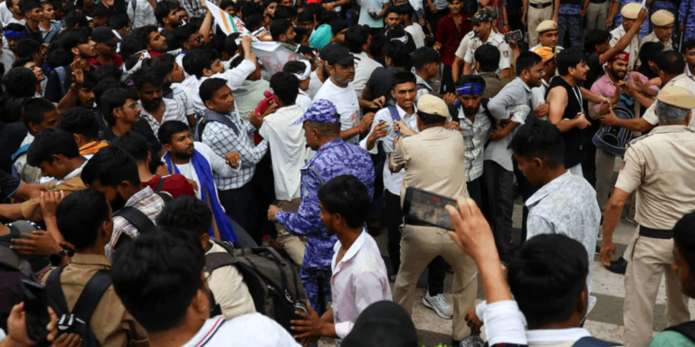 नयाँदिल्ली संसद भवन अगाडी १४ बर्ष पछि प्रदर्शन, क्रकोचले आज पनि जारी राख्ने