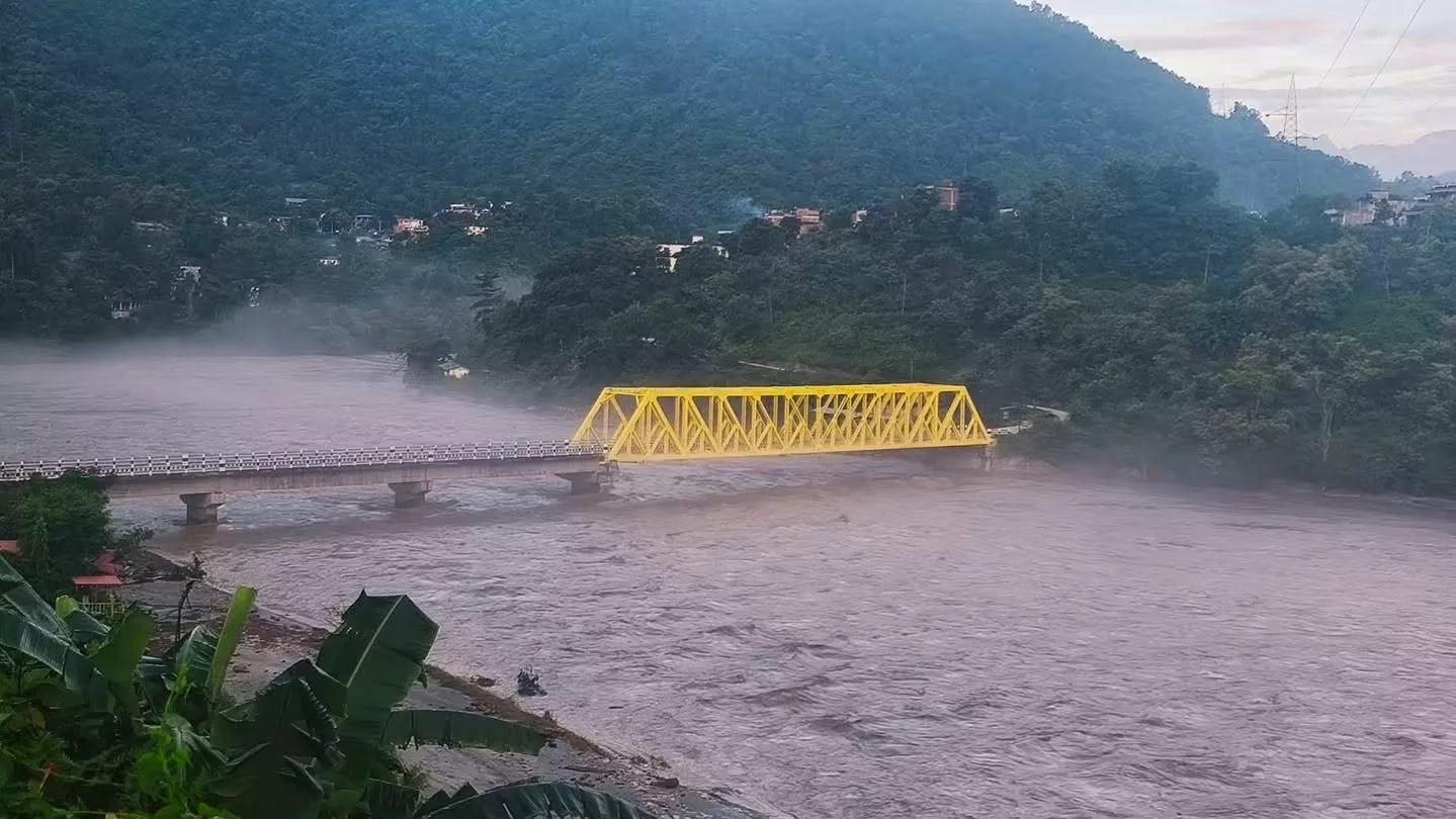 कृष्णभीरमा पहिरोका कारण सडक अवरुद्ध, काठमाडौँ जाने यस्ता छन् वैकल्पिक सडक