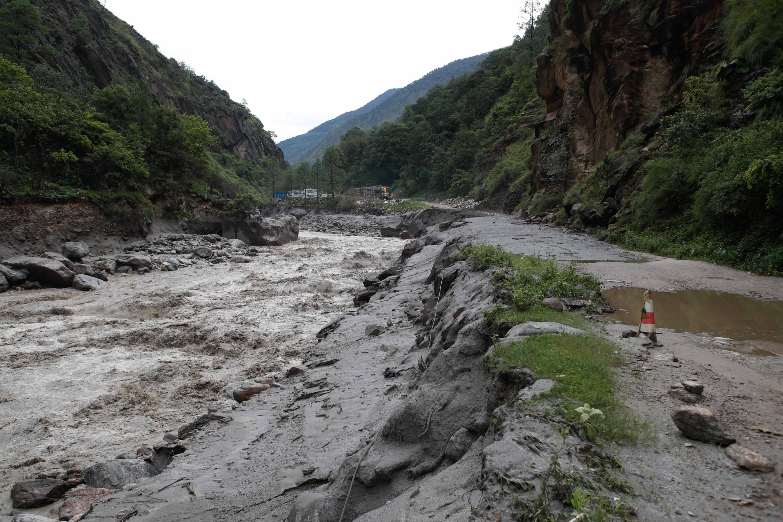 चीनतर्फ ताल फुट्यो : फेरि बाढीको जोखिम, चीनले स्थगित गर्‍यो उद्धार अभियान