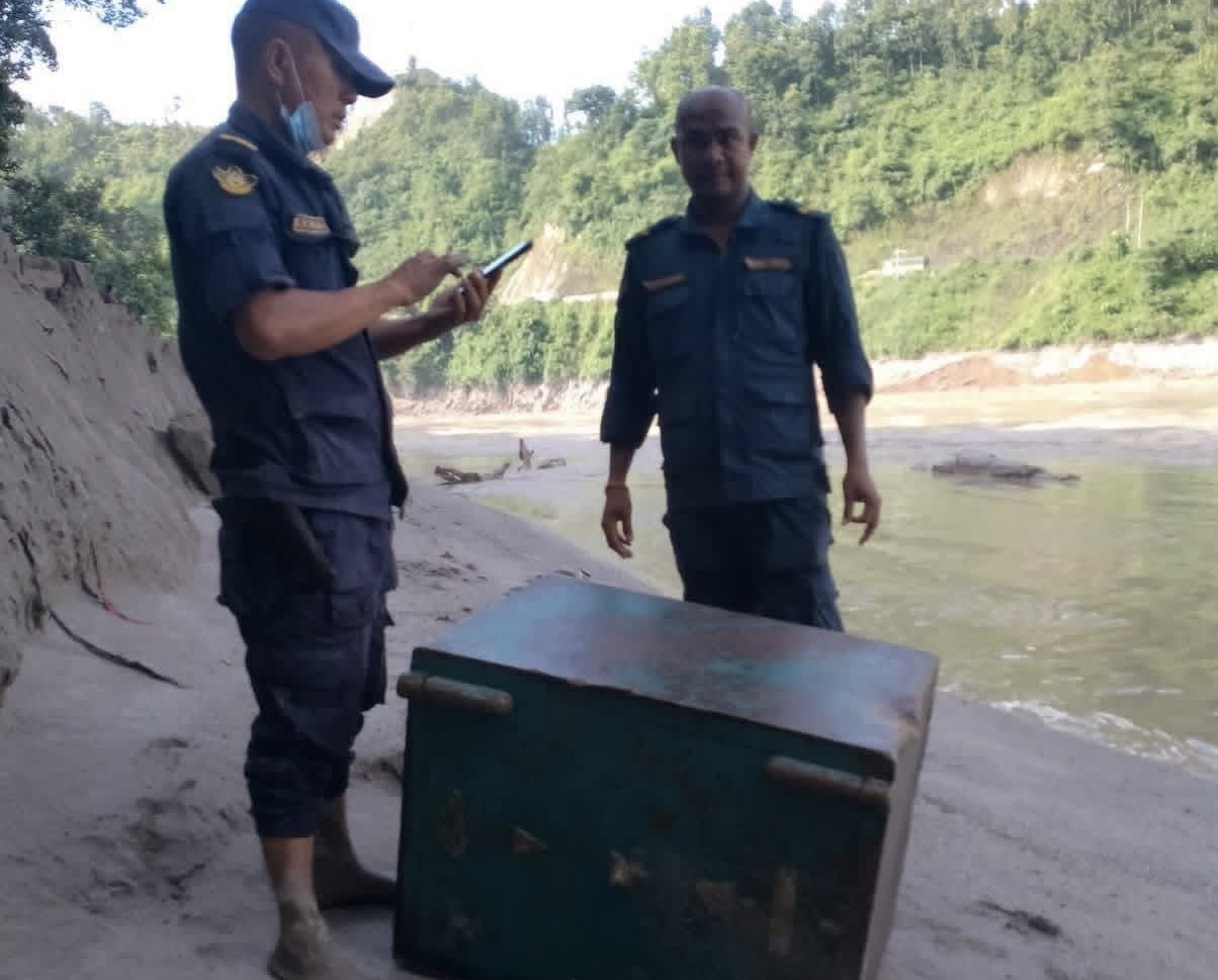 धादिङको मलेखु खोलापारि फेरि भेटियो बैंकको अर्को भल्ट