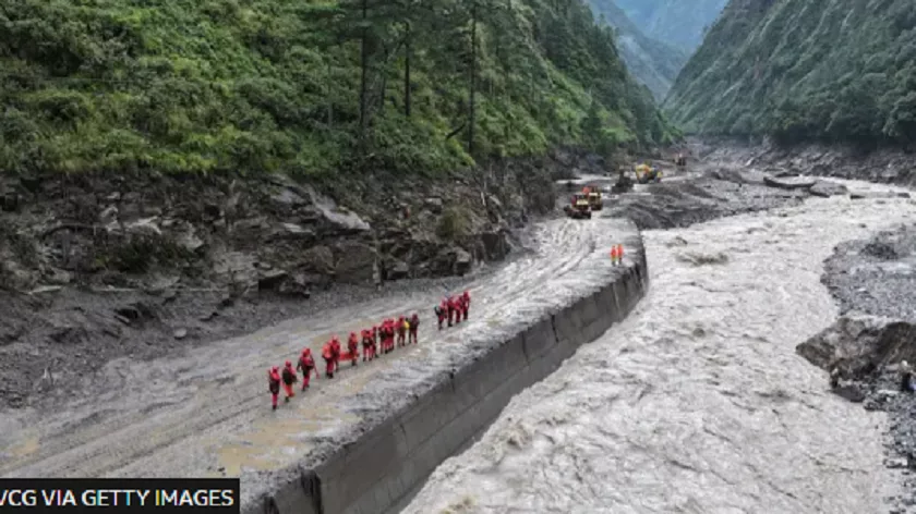 थुनिएर बनेको तालबाट पानी तलतिर झर्न रोकिएपछि चीनले तिब्बतमा फेरि सुरु गर्‍यो उद्धार कार्य