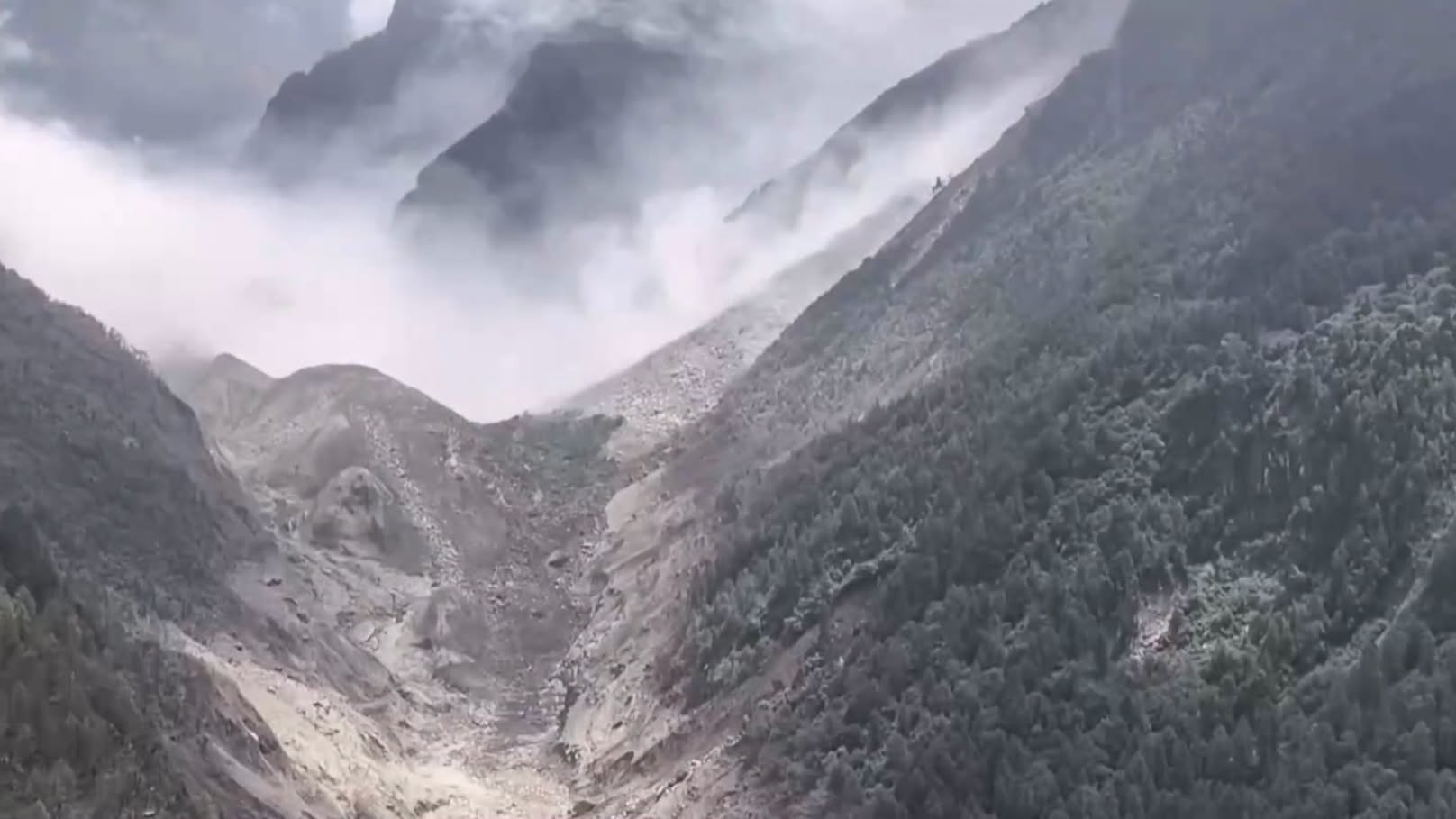 प्रलयकारी बाढीमा परी चीनमा ३ को मृत्यु, २६५ जना बेपत्ता
