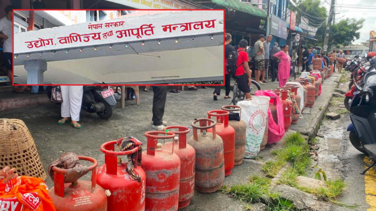 उपभोक्ताहरु दिनभर लाइनमा, सरकार भन्छ-‘ग्यास नपाए सिधै फाेन गर्नु’