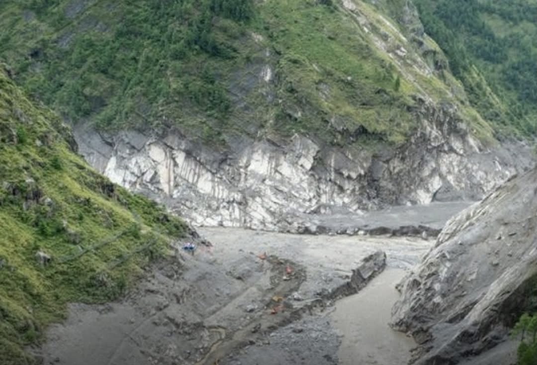 भोटेकोशी बाढी : केरुङमा रोकिएका १२५ नेपालीलाई चीनले स्वदेश फर्काउँदै