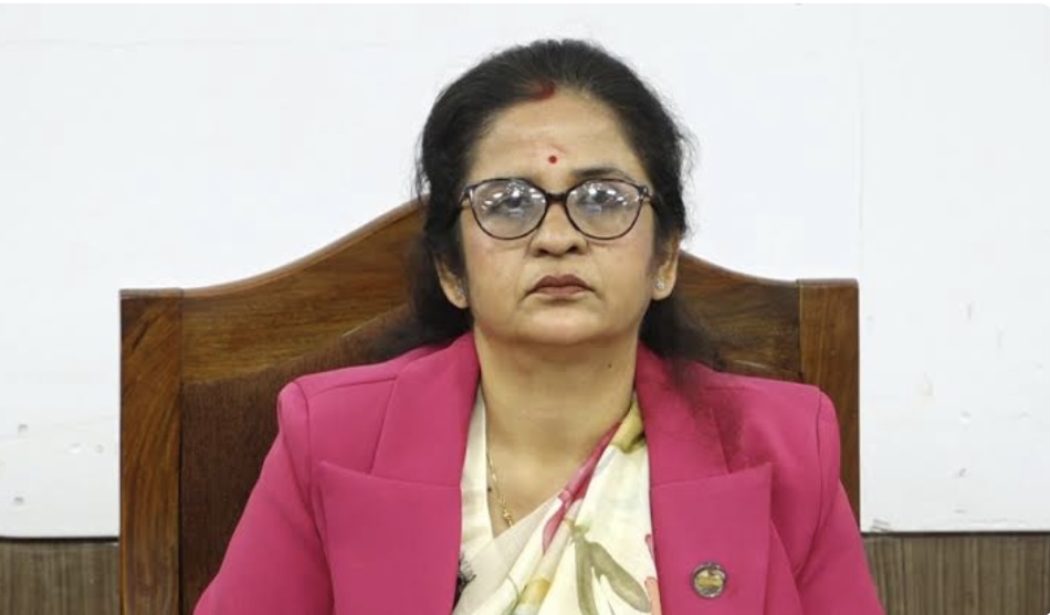 व्यवसायीलाई ‘पाता कस्नुपर्छ’ भन्ने मन्त्री यादवले किन दिइन् आफैँ राजीनामा ?