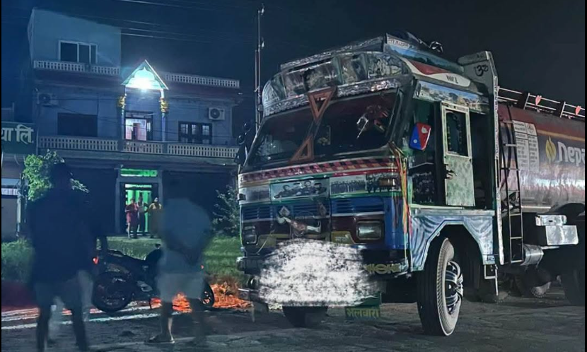 ट्यांकर र मोटरसाइकल ठोक्किँदा मोटरसाइकलमा सवार दाजुभाइको मृत्यु