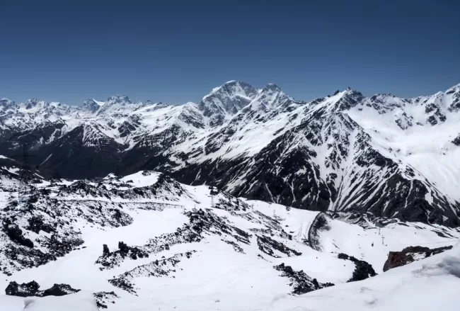 हिमपहिरो, कम्तीमा ११ जनाको मृत्यु