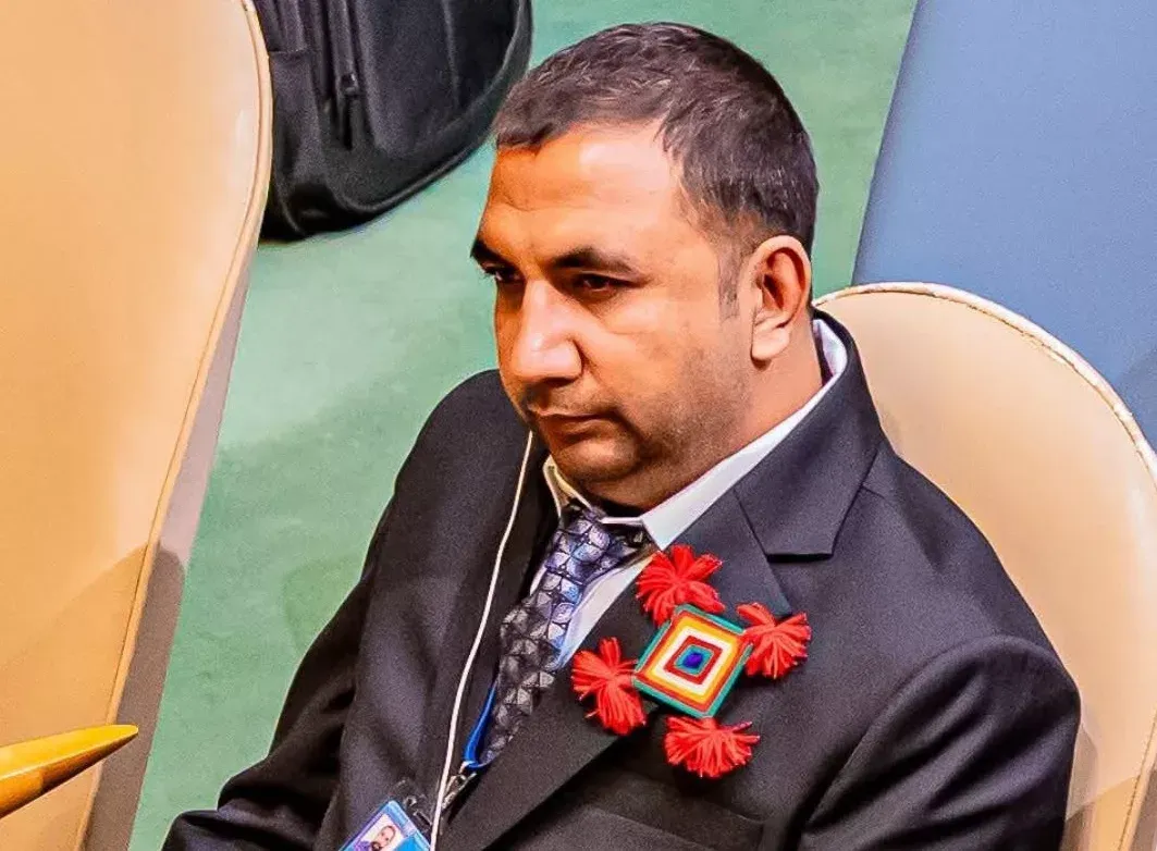 राष्ट्रसंघ महासभामा बालेनको सम्बोधन सुन्दै बेन, बदलिएको पहिरन चर्चामा