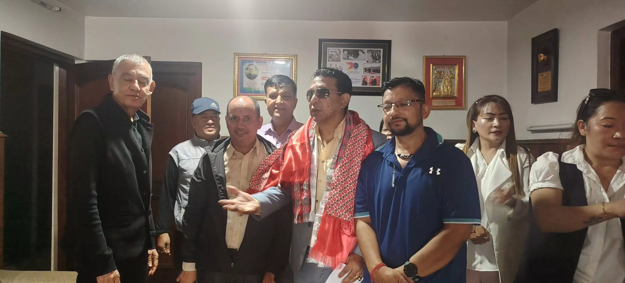 पूर्वमन्त्री दीपक मनाङे कांग्रेसको देउवा समूहमा प्रवेश