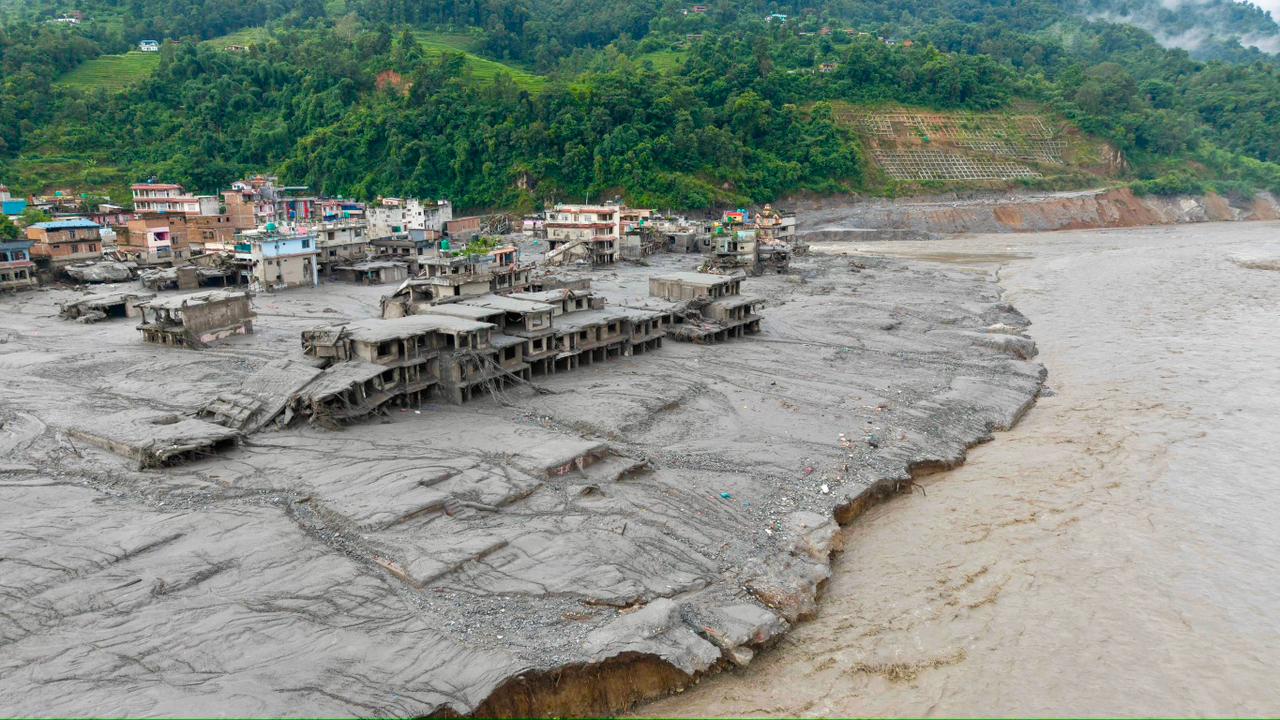 भोटेकोसी बाढीमा १ हजार ३६६ शव फेला, ४ हजार ७७ जना अझै बेपत्ता